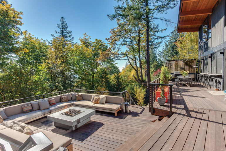 The Modern Indoor-Outdoor Connection - Mountain Living